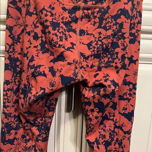 Lululemon All You Do Crop *19"
Efflorescent Dark Canyon Onyx Blue Sz 6 - Picture 8 of 10